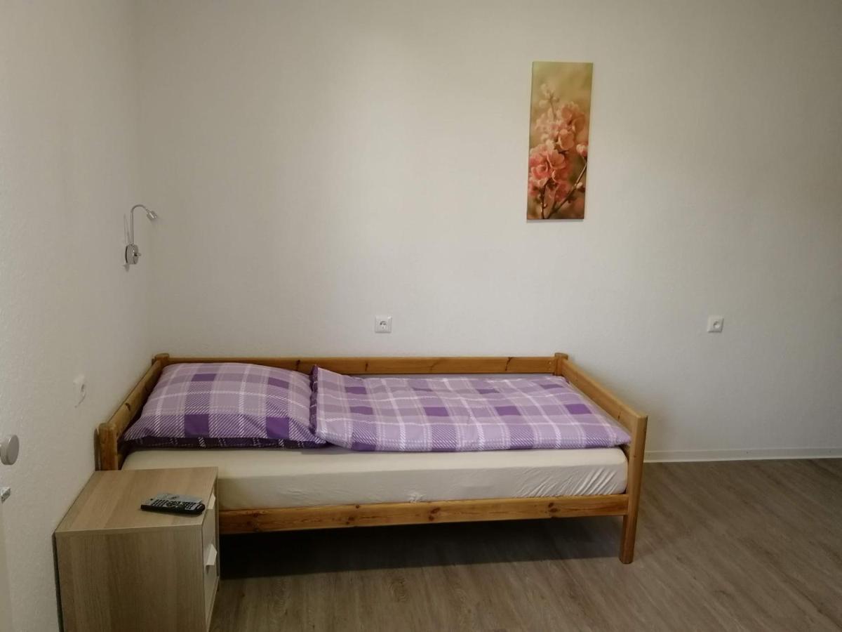 Haupthaus Moeblierte Zimmer Mit Eigenem Bad 于尔岑 外观 照片
